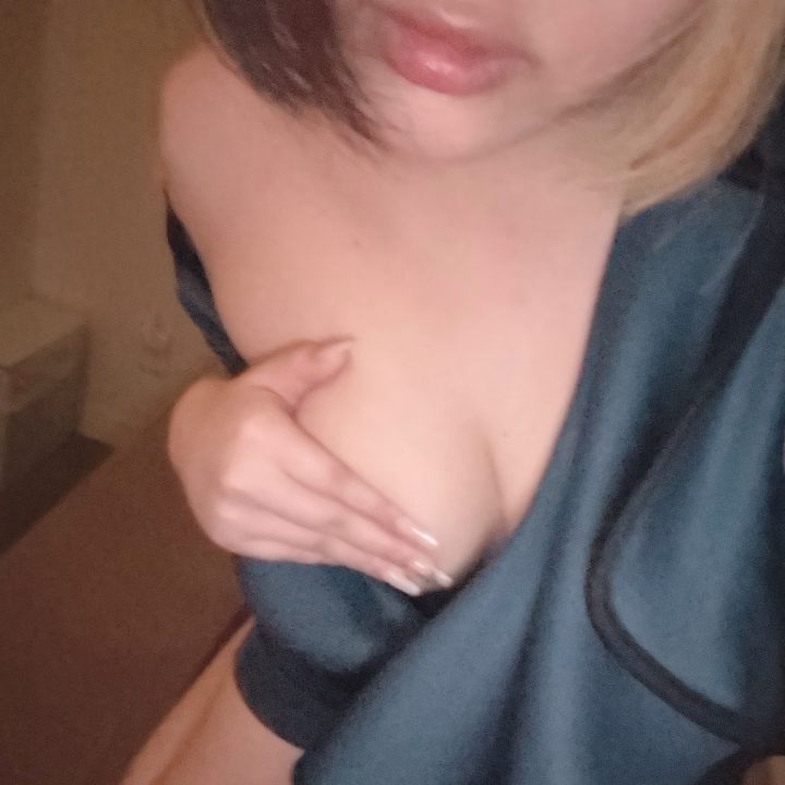 こんにちはあまねです🤍
きょうは9時〜17時までいます！
いっぱいちゅーしよう！