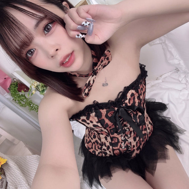 にゃんにゃ〜ん🐈

みんなお昼ご飯もう食べた？？

りりはね、

食べたんだけど全部まだお腹空いた💦

食べ盛りかな🤪

ま、毎日なんだけど笑

今日は暑いぐらいのお天気だよ〜

今日で最後だから

会いに来てね💕︎

りりむ