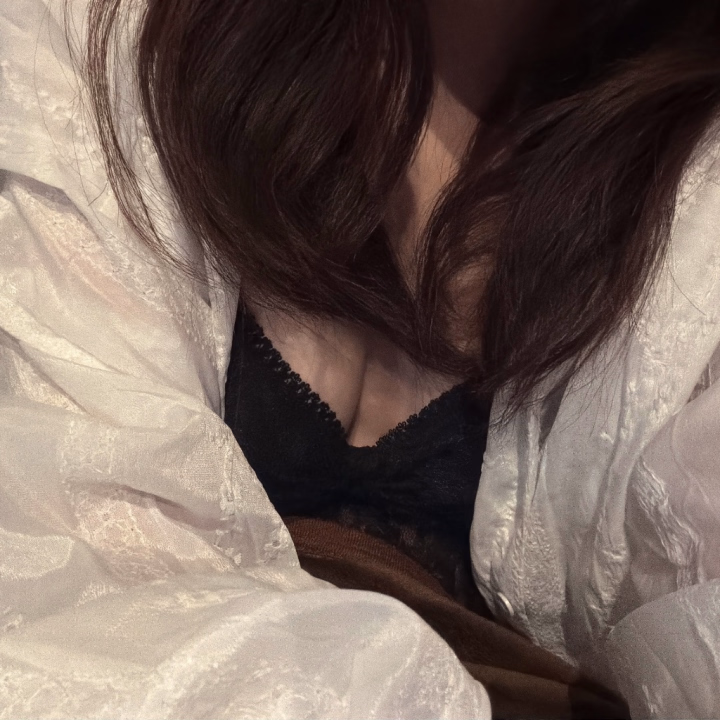 こんばんは🫶🏻



今日もしいなと遊んでくれた
おにいさん ありがとでした⊂(  ᴖ ̫ᴖ)⊃



また会いに来て貰えると嬉しいです‼️



あと、
新しい名刺ができました😊

可愛くできたから
貰いに来てください‼️（笑）



土曜２０：００からいます♩