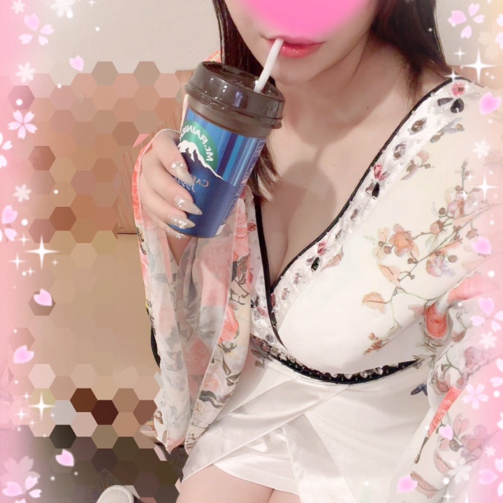今日出勤予定が女の子day長引いててお休みになりました😢

そこで……ということではないんですが、
21時くらいから🌸らじおやります♥️

またゆるってやっていくので聴きに来てください😘💕