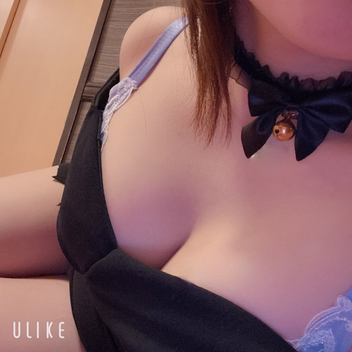 今日も暑いねぇ😳❤️‍🔥

10:00~23:00まで出勤してます🌈🌈

お部屋涼しくして待ってるので
お誘いお待ちしております🎐🩵