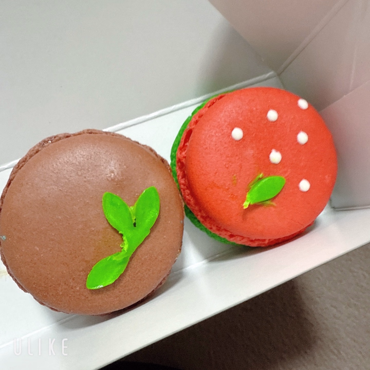 仲良し様に頂いた
可愛いマカロン❤️
🌱の部分が隣に移っちゃったけど笑
美味しかったあ❤️