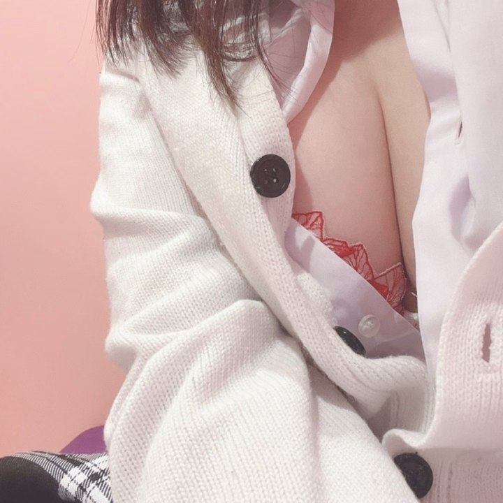 お部屋が空かず、今日はお休みとなりました🥲

変わりに明日10時から17時で出勤予定です💞

明日もおそらく女の子多そう、、、
なのでぜひ！来ていただけるお兄様はご予約して頂けたら嬉しいです🥺💕

ヒメチャンのトークからもご連絡待ってますね☺️

急遽お休みになったのでお母さんとお買い物デートします( ˶˘ᵕ˘ㅅ)*.