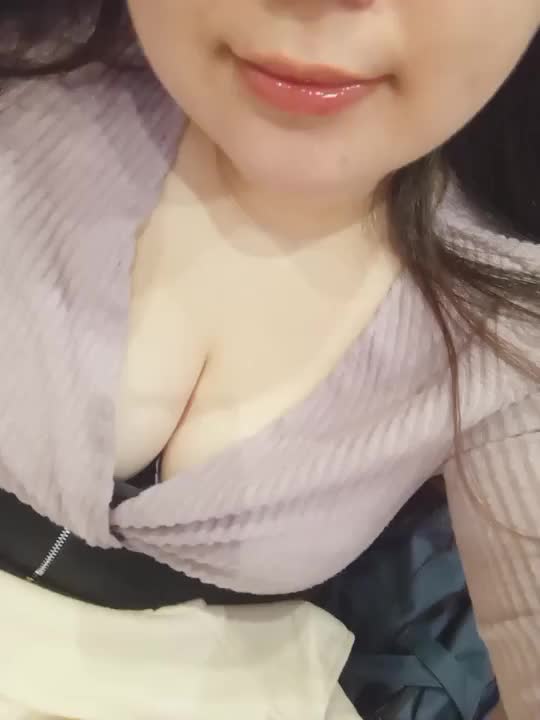 ぷるぷるおっぱい💕


柔らかいおっぱい好きなお兄さん
触りに来てね😘❕