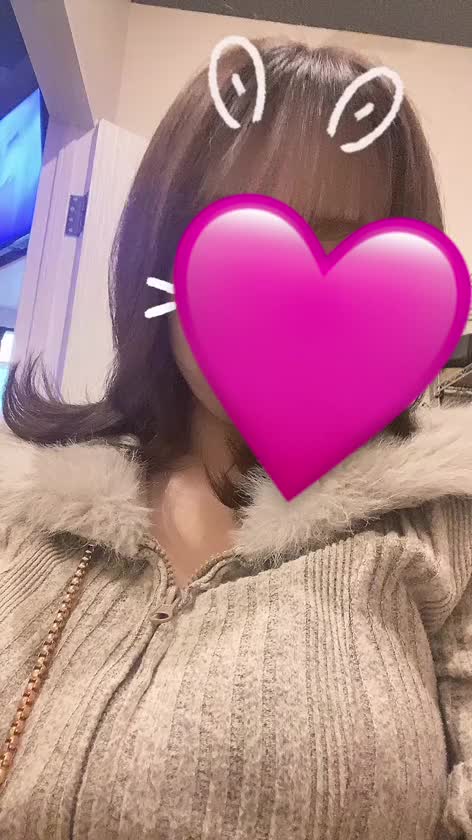 髪の毛伸びるの遅すぎるーーーー笑
本日も11時から❣️
ご予約たくさんありがとうございます😭♡

これからまたしばらく暑いみたいだから体調管理、、
、、、
気温差アレルギーみたいなのあるから結構限界（ ;  ; ）