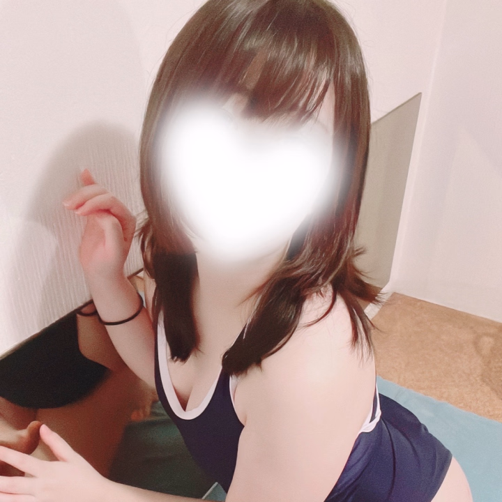 子どもの頃はお父さんが
お仕事に行く前にほっぺにちゅーして
お見送りしていたので
もし自分が結婚したら
毎朝旦那さまがお仕事に行く前に
行ってらっしゃいのちゅーをするのが夢です☺️💕