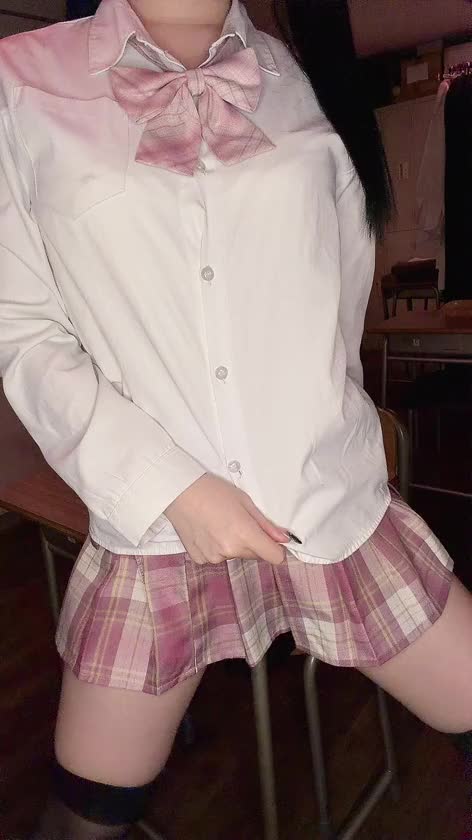 ねぇねぇ,今日は何色だと思う~~？👶🏻‪‪笑♡

予想はあたりましたか?‎🤍
最後思いっきりカメラにぶつかっちゃった🙀🙀笑

みんなに会える日は何色だろうな~~ᴗ ⩊ ᴗ♥