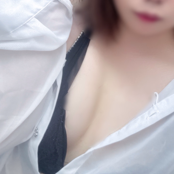 出勤したよ✨

昨日の感謝祭、
たくさん気持ちよくしてくれてありがとう☺️

初めましてのお兄様もいっぱいで
ちょっとドキドキしたけど、
すごく楽しい時間だったよ…🫣💕

今日も待ってるね💋