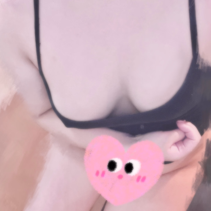 ごしゅっきーん❣️❣️
ねえふつうにこういう写真とか動画とか上げてるけどめちゃくちゃ照れる💗笑

22時まで居ますゆえお誘い待ってるね💜