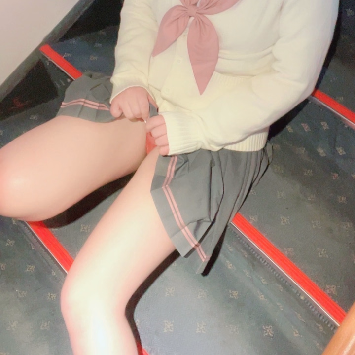 おはようございます☀️

とっても早く目が覚めたー(  ¯꒳​¯ )ᐝ
気持ちいい目覚めしちゃったから起きてたいなぁ😌

今日はあいすが入店して１ヶ月らしいですよ💖



あいす🍨