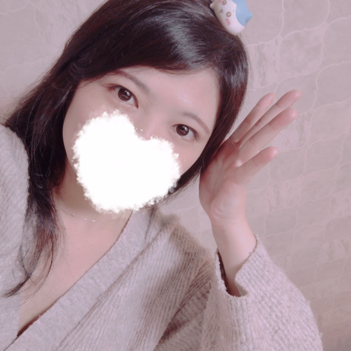 頭にハチワレを
のっけてみました⸜( ᐛ )⸝笑

可愛いですか♡笑？

まだまだ、お兄さんからの
えちえちなお誘い待ってます♡

ちなみに最推しは
栗まんじゅう先輩です笑
ハチワレは2推しです笑