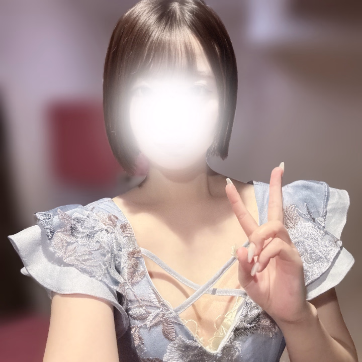 おはようございます🩵ここはです。

昨日お兄さんから水色が似合うねって言ってもらえて嬉しかったので今日のドレスは水色を選びました😌
ネイルも水色だし持ち物も青色系が多いので好きな色に囲まれて幸せです(๑♡∀♡๑)

お下着も水色をいつか新調したいと思ってます♡楽しみにしててください➰🎶