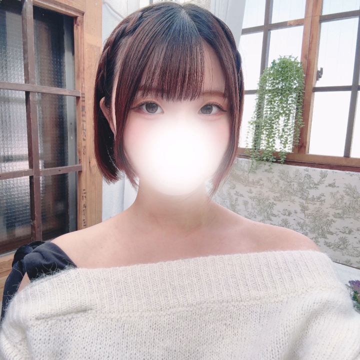 ここはです〜！今日は16-23時までいます🐶
私服dayですね😌ここはの私服を見れるのは今日だけ！自分で言うけどレア！お気に入りの着てきた♡本日会えるお兄さん、堪能してください♡

そしてメッセージでもよくいただく後半の出勤なのですが体調との兼ね合いでまだ出せません💦すみません😭
急に出すと思うので日記チェックしてもらえると助かります、、、、よろしくお願いします( ◜︎︎𖥦◝ )