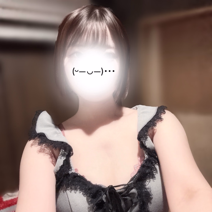 出勤中です♡
今日の衣装フリフリ多めで可愛い！ここはフリフリとかのかわいめなお洋服が好きなんです(๑♡∀♡๑)

この3日間ヒメチャンでの予約たくさんでうれしー！！！
予約があるとさらに頑張れるからね！いつもありがとうございます😭