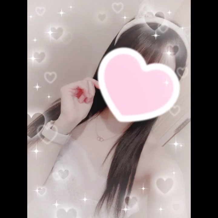 よしのです^.ˬ.^
出勤してます✨🎀
きょうは24時までの受付です💁‍♀️


きのうからちょっとお天気悪いですね₍ᐢ • ‧̫ •̥ ᐢ₎
きのうはお休みだったけど、お天気は悪いし気圧なのかちょっと頭痛がするなーって感じでお薬と仲良しでした😵‍💫💭
同じように、ちょっと気圧にやられちゃうおにいさんたちもお大事にね💭

明日は雨じゃないみたいやから嬉しいですけど、花粉多くなってくるみたいなので目が痒くなってきそうで怖い😭