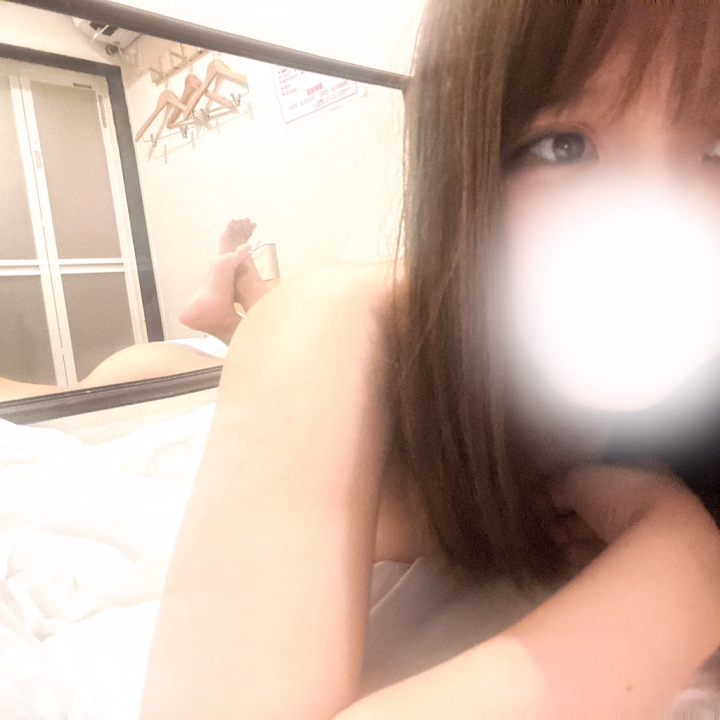 おはよ！！

今日も朝から
17時までいます🤍

新しい感じ…？で写真撮ってみたよ🙂‍↕️
どうかなー？


今日も、みなさんと濃厚な時間を過ごせたらいいな🤭

会えるのを楽しみに待ってます💖✨
ご予約お待ちしてます😊💓