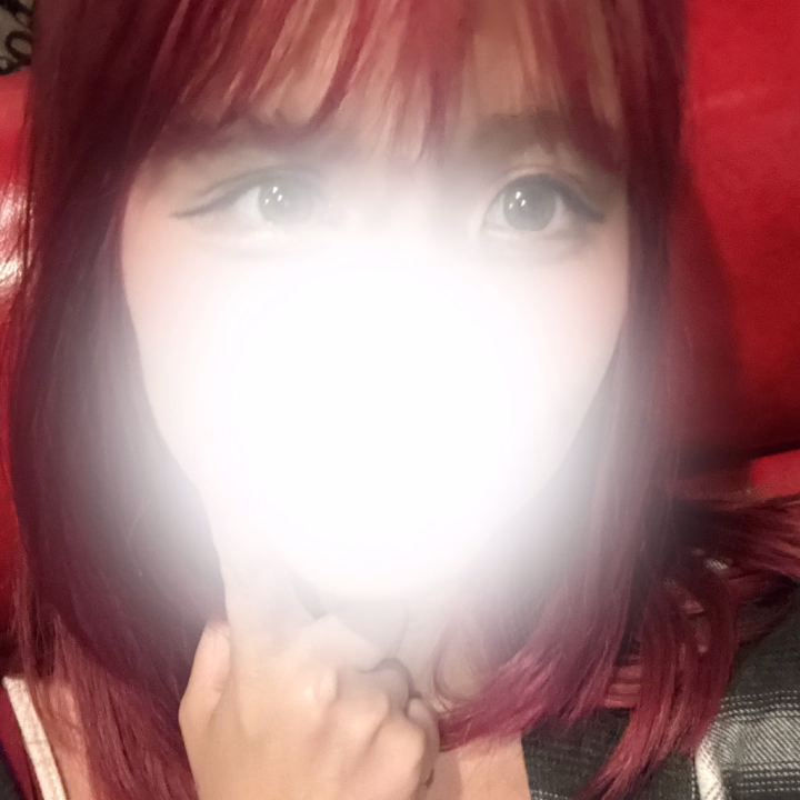 こんばんは！

めるるです

最近、赤に染めて、
そこから、黒に戻しました…（ ;  ; ）
赤は似合わなかった…😭

今日も24時までいます💖
明日も9時からいますので、
会えるお兄様いたら会いたいな…🥰💓

待ってます🌟