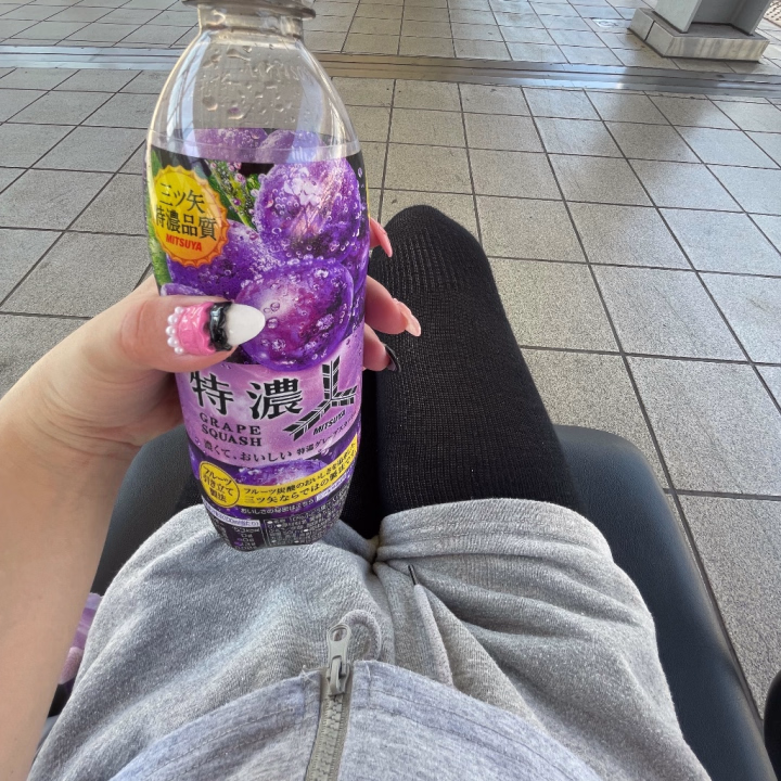今から博多に向かうにゃ
特濃久々飲んだらゲロ甘すぎてムリだた
やぱあたしゃメロンソーダか水しか無理

早めに出勤できそうだたから
14時からにしたよん^_-✌︎

中洲ラス日もほたと一緒にヌルリと生きようね～(･ ω ･)～ﾇﾙﾇﾙ

明日からは関東編始まりますゆえ
中洲納めシニキテチョ