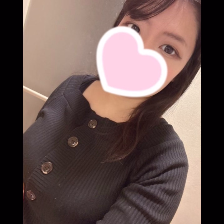 おはようございますえみりです！🐶

少しひさしぶりの出勤です( ᐢ. ̫ .ᐢ )
体調も万全なので会いに来てくれたらとても嬉しいです‎ꧦ

3月初日ぽかぽかで過ごしやすくていいですね☀️


本日もよろしくお願いします🍈♡

えみり⭐️