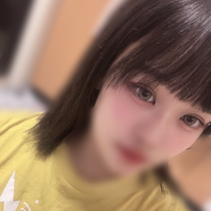 髪染めたよ〜🖤
ちょっと雰囲気変わったかも？😏

今週の出勤は
✨️今日、木〜土曜日✨

全部【９時】からいるので
会いに来てくれたら嬉しい♬.*ﾟ
