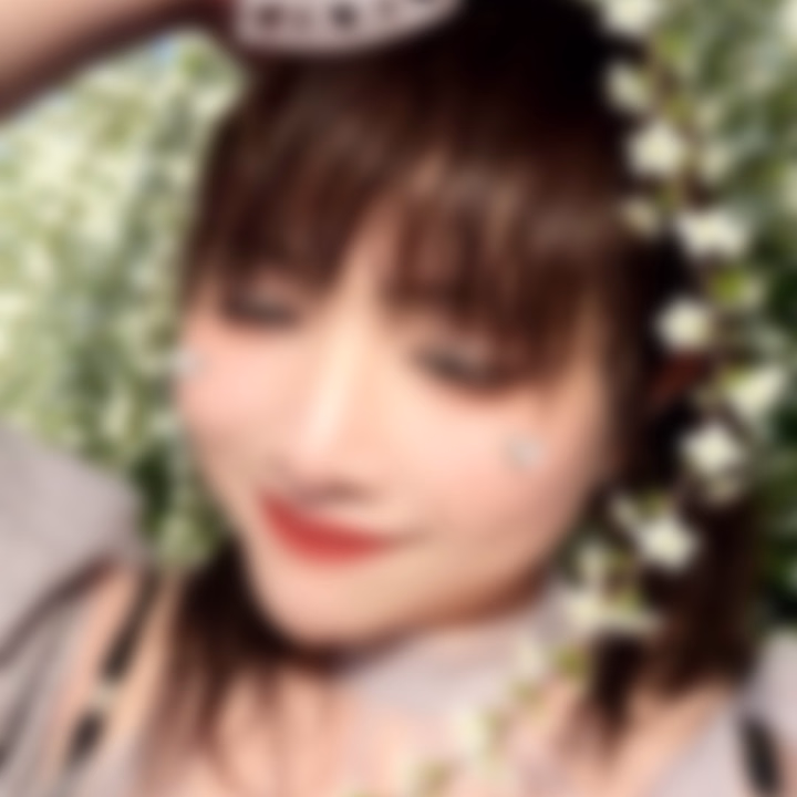 昨日は朝イチキャンセルあったものの、すぐ予約入れてくださった方々もいて‼️
忙しくさせていただき感謝すぎました💦
本当にありがとうございます😭

本日6/18はお休みで
喘息の通院とまたもやライブ⁉️
え、またライブ⁉️
はい、本日アイドルちゃんたちのライブに来ております🎤
推しちゃんにパワーをもらってきます🫶

しかしお気づきだろうか…
週7フル稼働はしぬwww

明日は出勤🗓️✨
金・土と連勤の予定でおります‼️

予約状況をお伝えすると💡
明日は予約がほとんど入っていなくてご予約をお取りしやすく
土曜はそれなりに埋まってきております🌸

姫予約も
当日の電話予約も
たっくさーん
お待ちしております🫶✨
よろしくお願いします🙌