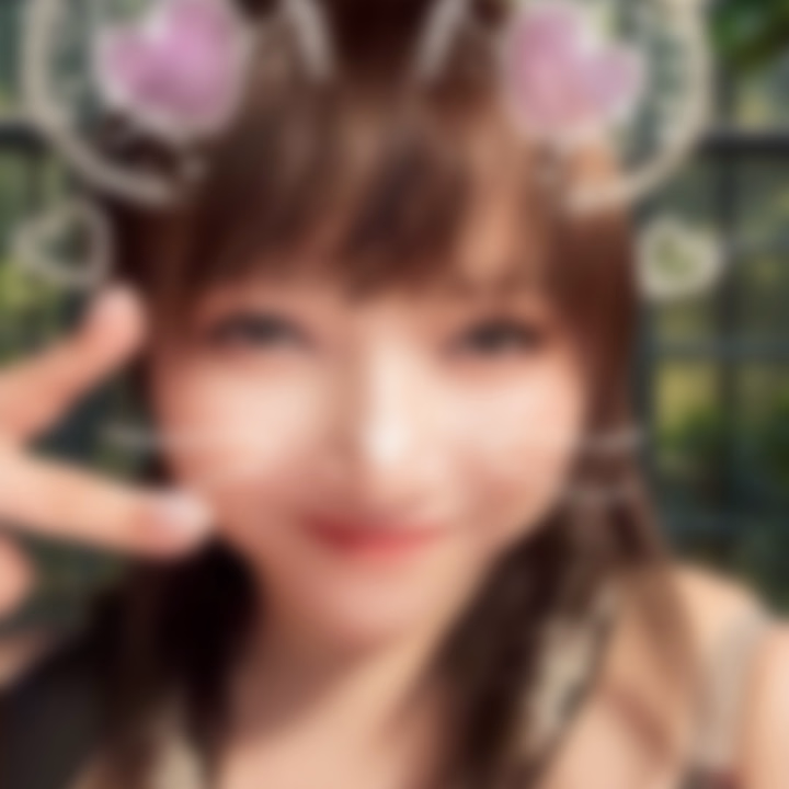 予約って結局
タイミングが大事でって
それはそうだと思うのだけど
それ含めてご縁だと思うのだけど

当たり前なんかじゃなくってさ
時間作ってくれて
そのためにお仕事や他の予定やお家でのことなど頑張って調整してくれて…
皆さんの努力あってのことだよなぁって思って感謝の気持ちで毎回いっぱいなのである💡

ところがこの
「ありがとう」とか
感謝の気持ちって
どれだけ伝えても
伝え足りない気がするんだよね💦

目の前の1人1人が大切で
真摯に向き合いたい自分にとって
ただの客の1人とか諭吉に見えるとか金でしかないとか決してそんな風には思っていないのね。
マジで怖いよ、ネット社会。

私の弱点を１つ言うなら
人見知りで恥ずかしがりなとこがあって、素直に思ってることを言えなかったりする💦
それなら上手に演じられる子の方がよっぽど満足感も高いんだろうなって思ったりもする👉👈

だから私を選んで‼️
と言わなきゃいけない世界なのになかなか自信もてない。

しかし
真面目に仕事はする
お金損したとは思わせない🙅‍♀️
後悔させない
悪くなかったなって思っていただければ🙆‍♀️と思うんだ。