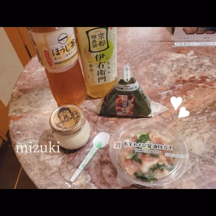 退勤しました！


今日お相手してくれた


営業職のお兄さんありがとう！♡
さすがの話しやすさと、石垣島に
行ってたお話聞いて羨ましかった🥹🩵
みずきも海で遊びたいっ✨
肩とふくらはぎマシになったかな〜？
お休みゆっくり楽しんでね🤗💐

ーーーーーーーーーーーーーーーーーー


昨日いただいた差し入れの写真
載せ忘れていました🫠

写真だけ撮って載せるの忘れがちです💦笑

ありがとうございます😌


足を運んでくれる気持ちが嬉しいので
全然気を遣わず気軽に会いに来てください💕


来週も3日しか出勤しませんが
お時間合うお兄さんや気になって
くれてるお兄さん会いに来てもらえたら
嬉しいです😊💞


では、カフェに寄って読書してきます☕♡

素敵な週末を🍀