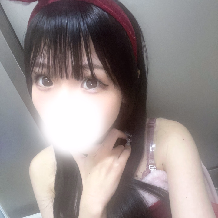 あけましておめでとうございます(*_ _)♡
ご挨拶が遅くなっちゃったけど今年もよろしくお願いします🙇🏻‍♀️🙇🏻‍♀️


突然だけど明日から1週間くらい出勤させてもらいます♡♡
明日から三連休やし予定が既に入っちゃってるお兄さん多いんかな？
それでも久しぶりに会いに来て欲しいなあ🥺
姫始めまだなお兄さん、ぜひ私とどうかな？



去年のサンタさんのコスプレあげちゃお🎶（季節感ぜろ）
そんなところも私らしいやんね？🤣



また明日からよろしくお願いします🎶