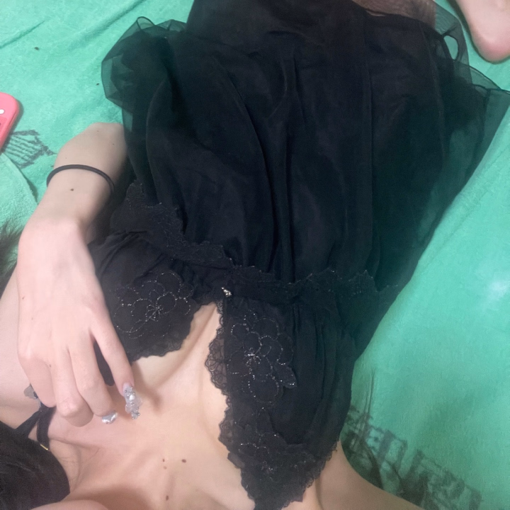 この間お兄さんに驚かれたの！



細身の子ですよって言われて本当に細身の子初めて！！って言われて私も初めて言われたからびっくり🎶
めちゃくちゃ褒めて貰えてニコニコ( *´꒳`*)♡



でも本当に最近スタイル褒めてもらえること多くて本当に嬉しい♡
このスタイルでこのおっぱいは良すぎるって💝



お兄さんの目でも確かめてほしいなあ😍💭