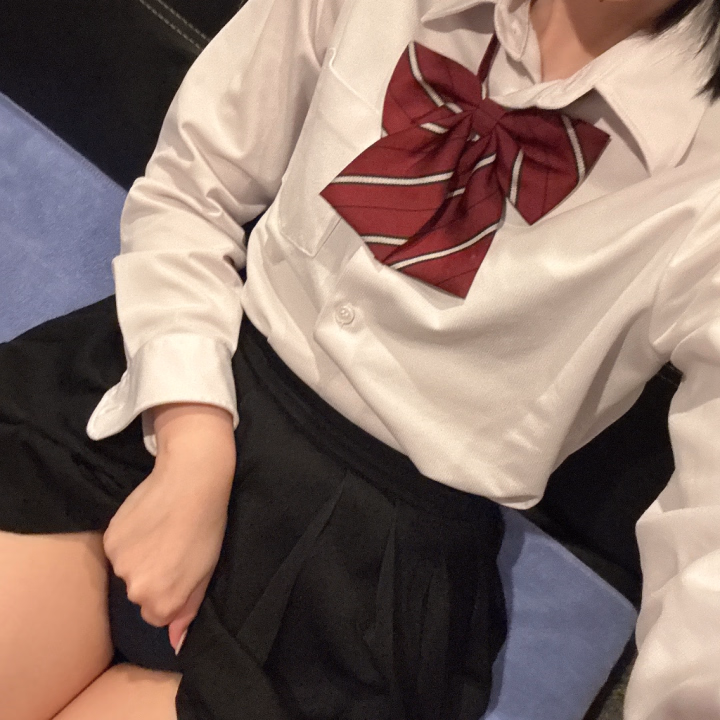 もねです🩵
いつも選ばない感じの制服にしてみたよ❣️似合ってる???
今日出勤したら1週間くらいいないので、寂しがりのお兄様会いにきてね🫶
4号館で待ってるよ〜!