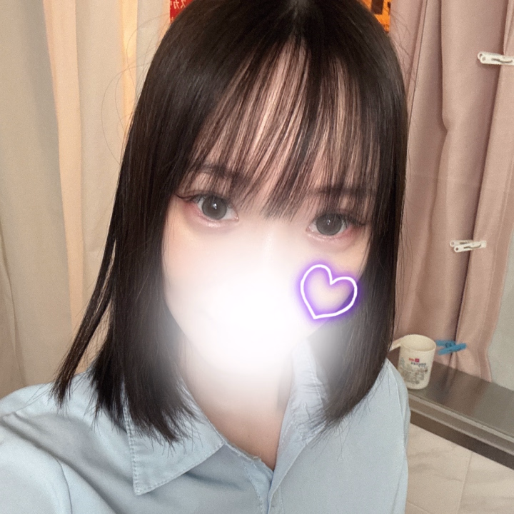 もねです♡

今日は12時から3号館にいます！
6月は梅雨だし、連休ないしだけど
もねと一緒に乗り切ろう〜💪