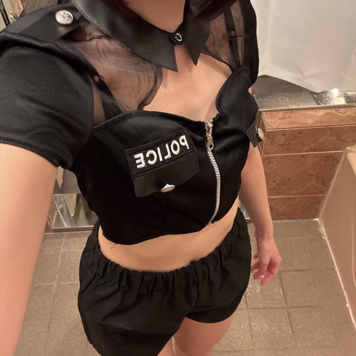 もねです🩷

4号館に12時から出勤してるよ〜！
今日はポリスのコスプレ👮
イチャイチャしてくれないと逮捕しちゃうよ🚨❣️