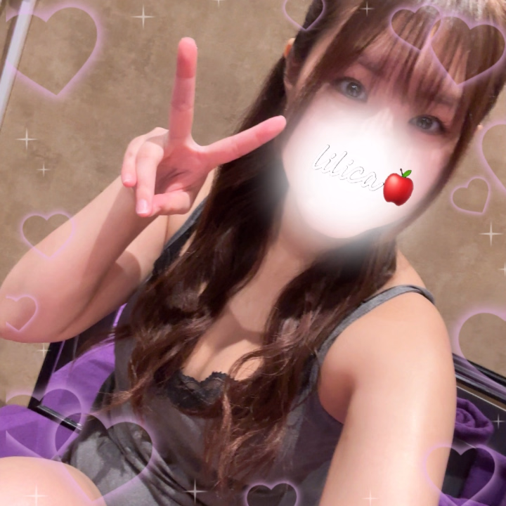 おはよーりりかです🍎
17:00までいますよん✌️

9:00-予約して遊んで頂いたお兄様ありがとうございました💖
結局牛丼食べて帰りましたか？笑
またお待ちしてますね*˙︶˙*)ﾉ"

今日は久しぶりに髪の毛巻いてハーフアップにしてもらったよ〜
ｺｿｯ( *¯ﾉᵕ¯*)(まあMっとする時は汚れないように全部まとめちゃうんだけどね)

ハーフアップは個人的好きな髪型ナンバーワン🏅💫
お兄さん達はどんな髪型が好きかな？

りりか