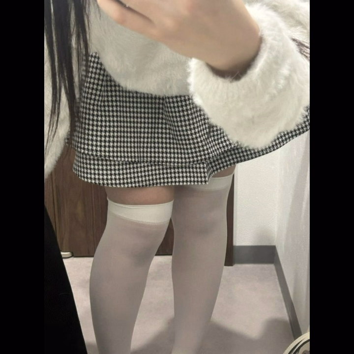 こんにちは！☀️
12時から出勤してます！

早速1人のお兄さん遊んでくれてありがとうございました、、😻

今日はまだまだ出勤しているので、お誘いおまちしてます♩♡