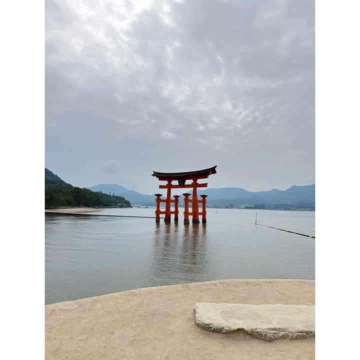 こんばんわ🌙まどかです！

きのう長時間の出勤でしたが色んなお兄さんとお会いできて幸せでした🫂♡
ありがとうございました(＞＜)♩


この前お休みの間に広島行ってきました⛩️⭐️
小学生ぶりに行って楽しかった\( ˆoˆ )/！！
いつも会いにきてくれるお兄さんお土産渡します👥♡



きのうのお礼です💌

⭐︎

🤍HP指名様100分🤍
お礼日記かかなくていいよ〜って言ってもらったので短めに🥹🫶🏻
いっぱいいっぱい褒めてくれて嬉しかったですᴖ ̫ᴖ💕
また待ってます❣️✨

⭐︎

🤍本指名様80分🤍
この時間に会えるとは！🥺♡
お兄さんの存在がもう安心感すごいです（ ᵕ̩̩ ᵕ̩̩ ）
いつももちろん気持ちいいけど、きょうは一段と気持ちよかった気がしますね🤭♥️
滝汗の季節きたけど頑張りましょね！（笑）
これからもよろしくお願いします🙇‍♂️♡

⭐︎
