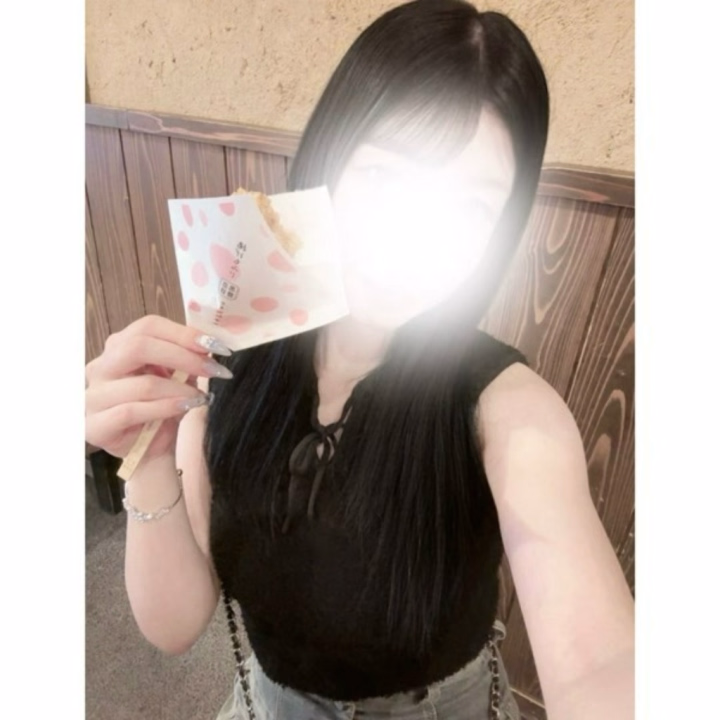 おはようございます☀

10時〜21時で出勤します❕🤍

空き何枠かあるのでお時間合うお兄さんお誘い待ってますˆ > ₃ < ˆ🫶🏻