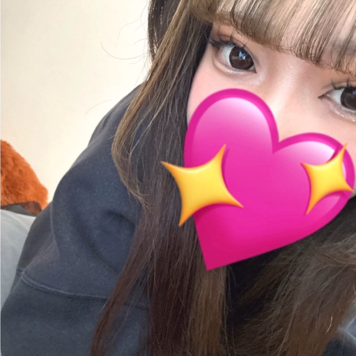 こんばんは🌙りあです💕
今日もご予約完売ありがとうございました🥹🩷
会いに来てくれたお兄さんたちのおかげで、ずーっと幸せな気持ちでいっぱいでした🥰 優しくしてくれたり、一緒にいっぱい笑ったり… あっという間すぎて、もう終わっちゃったの？って思っちゃった🥺💓
「また会いに来たよ♡」って言ってもらえるのが本当に嬉しくて、毎回元気をもらってます✨
次の出勤は明後日です🌷 また一緒にまったりイチャイチャできたら嬉しいな💕
おやすみなさい🌙♡