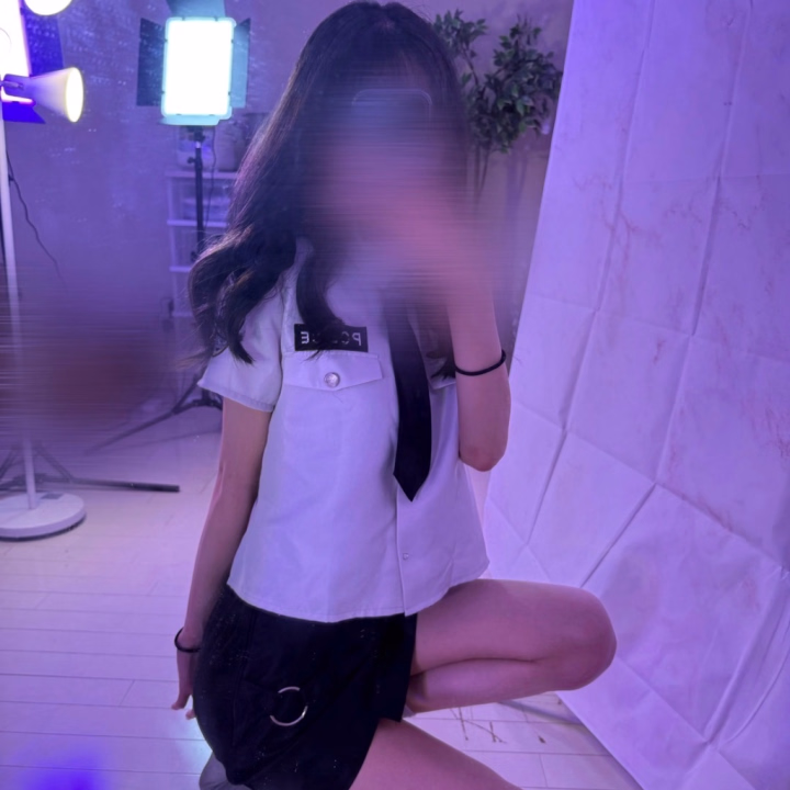 こんばんは🌙

りあです🐰🤍

明日は10:00〜17:30で出勤します💕

最近少しずつ仲良くしてくれるお兄さんが増えて、毎回優しい時間を過ごさせてもらえて嬉しいです🥰

なんだか最近は、くっついてまったりしたり、いっぱい甘えたり甘えられたり…そんな癒しの時間が恋しくなっちゃいます☺️♡

初めましてってちょっと緊張するけど、一緒に楽しい時間を過ごせるように頑張るので、気になってくれてたお兄さんがいたら会いに来てくれたら嬉しいな💓

お休みのお兄さんも、お仕事の合間のお兄さんも、りあと一緒にのんびり癒しの時間を過ごしませんか？🌷

明日、素敵な出会いがありますように🫶✨
待ってます💕