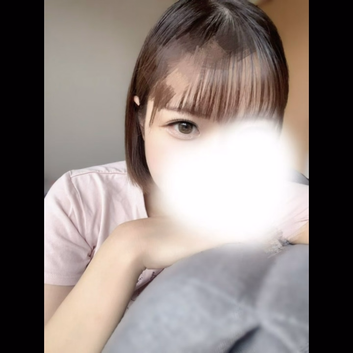 こんにちは！今日から入店した、りおなです👧🏻‎

休みの日はNetflixを観ながらゴロゴロしたり、美味しいご飯を食べに行くのが大好きです💫

おしゃべりも大好きなので、お話もしながら濃厚な時間にしたいです‪‪❤︎‬

よろしくお願いします🙂‍↕️☆彡