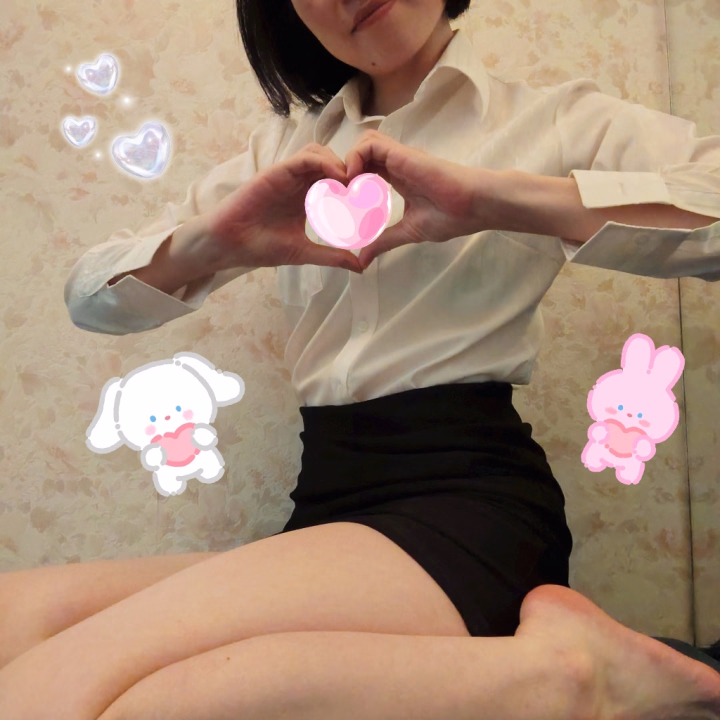 おはようございます！
今日も出勤してます♪

そして、、朝から、今日はダメかもぉ…
…って弱音吐きたい気持ちです。

でも、実は、良いことが起きたんだ♪♪(#^.^#)
夢に、小さな小さな一歩だけど、近づいてる感じ。足元を、確かめる感じ。

今日も
わたしもあなたも世界も
愛と信頼で溢れますようにっ！★☆