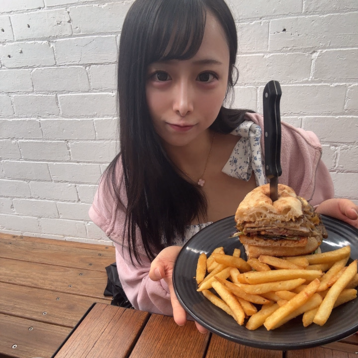 おはようーー！

しゅっきーんしたー！♡

最近体調よくなくてヘトヘトだったけど昨日冷麺たべたし復活したあ🥺✋

もう梅雨だね☔️
雨だけど会いに来て欲しいです！