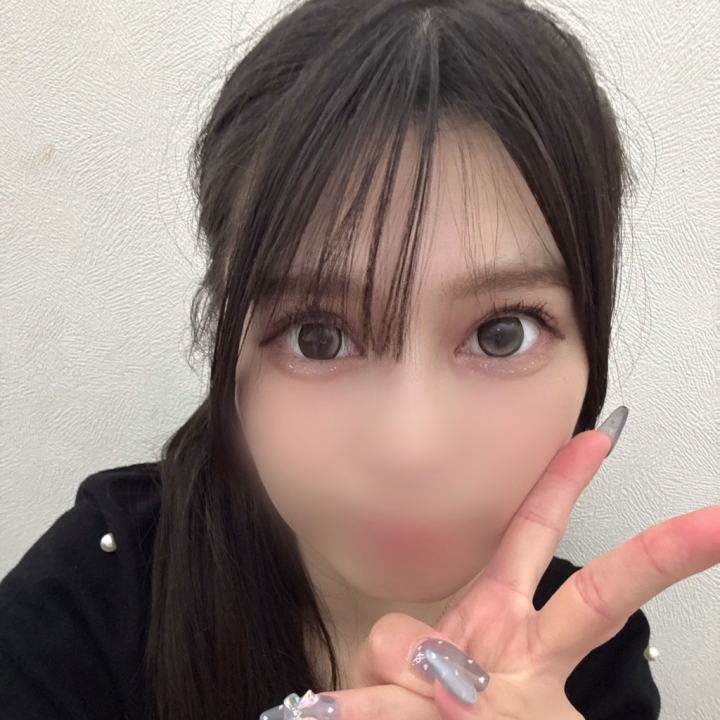 こんばんは🌛
さくです🫶
明日出勤します🥰
12時から16時まで出勤します❣️
会いに来てくださるお兄さん居たら会いに来てください☺️
待ってます😍
