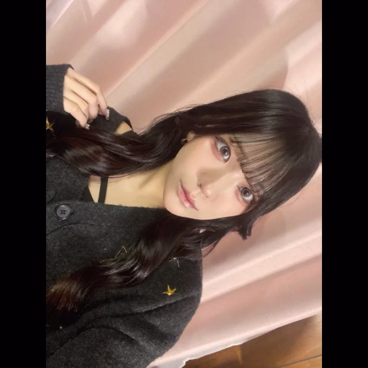 おはようございます☀️
みなみです🐰


今日はいつもより少し早めの13時から出勤です❕

外暑くて服めっちゃ悩んだ(T^T)

今月は多分今日が最後の出勤なので、3月会えてないお兄さんお待ちしてます♡


みなみ🐰