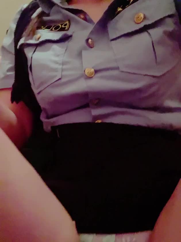 どこ見てるの？ポリスが逮捕しますよ👮どすけべ罪