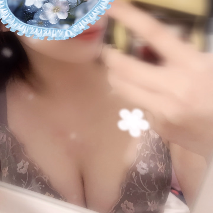 みはねです\(ˊ꒳ˋ)/♥︎

本日出勤しました〜〜〜！！
24時まで！2号館で待ってるね🎀ིྀ🎀ིྀ

たくさん会いに来てくれると嬉しい気持ち🫶🏻🫶🏻🫶🏻
待ってるよぅ🐰