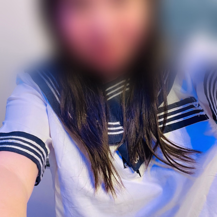 コスプレさせてくれたお兄さんありがとうございました！

入るのか不安だったけど、余裕で着れました！

次は、ナース着させて下さい♡