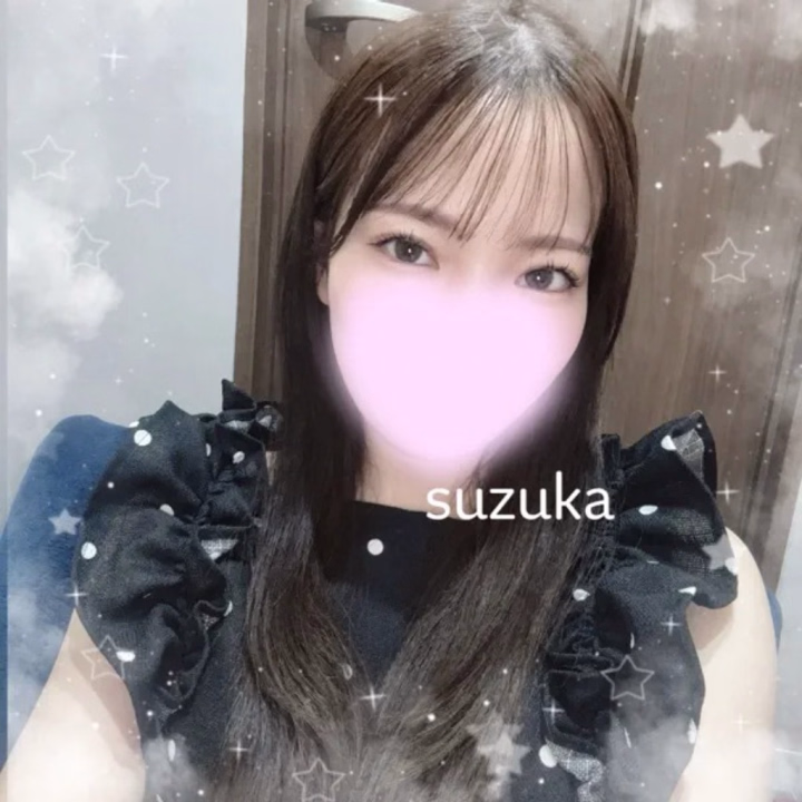 こんにちは☀️すずかですᐡ ̳ᴗ ̫ ᴗ ̳ᐡ♡

今日16時～22時で出勤します！
雨だけど☔️お時間合うお兄さん会いに来てくれたら嬉しいなぁ︎💭

お誘いお待ちしております♩