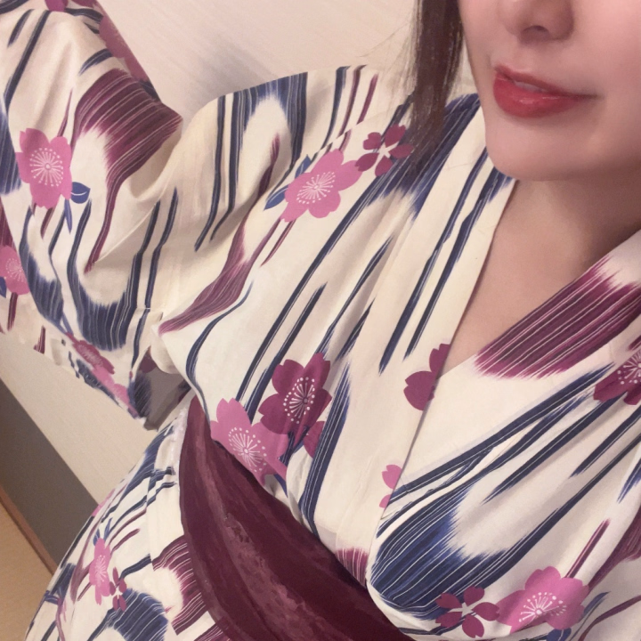 本日お誘い頂いたお兄様
ありがとうございました✨✨

まさかまさかの全枠完売🫶
待機時間なしでのみちみちに
時間枠お誘いいただけて😭✨
急遽出勤したのに、ご予約も沢山！！
本指名様も私の出勤に気づいて
指名頂いたりとほんと嬉しい1日でした🍒


終電も無事に間に合いました👼🏻‎🪽

ありがとうございました🥹
