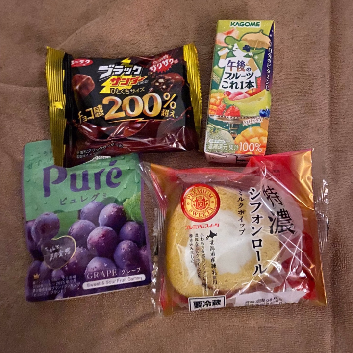 おはようございます☀️
本日は初のクラブハートDXに出勤してます(>_<)

早速差し入れをいただきました🥰
大好きなグミ〜！ありがとうございます❣️

本日ご予約空いているので気になる方はお店にご連絡頂けると嬉しいです🥰