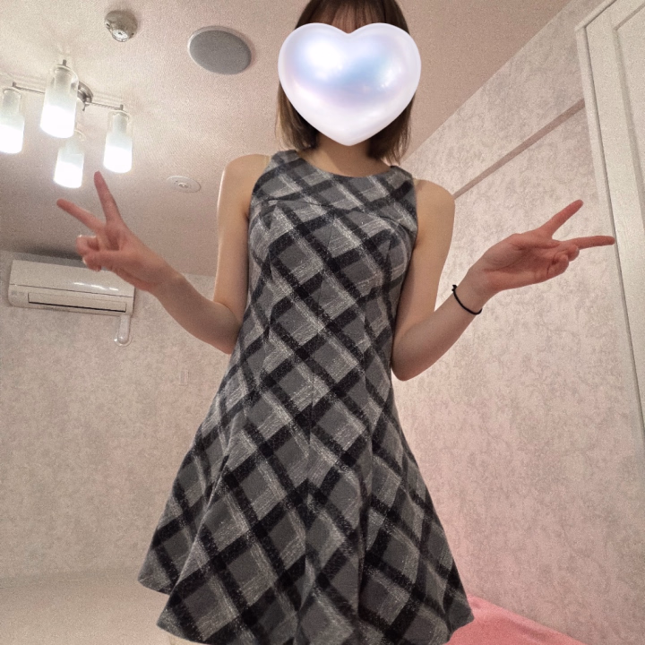 今日はグレーのチェックワンピース着てます👗🩰*°

わたしの骨格に合ってる気がします🎀🎶スタイル良く見えて可愛いです🫧🩶

お礼💌⬇️
10時半～来てくれたご本指名のSさん、ありがとう🥰🥰

歳が近くて話しやすくて、いい匂いがします！‎💗笑
まさかまた来てくれると思ってなかったから、階段上がって来てくれた時ビックリしちゃった😳😳笑
これから忙しくなっちゃうって言ってたけどお仕事頑張ってね🥲🥲良かったらまた会いに来てください‎🤍

本日15時まであとちょっといます～︎🥰🥰
お時間合うお兄さんいたら会いに来てくださーい💑